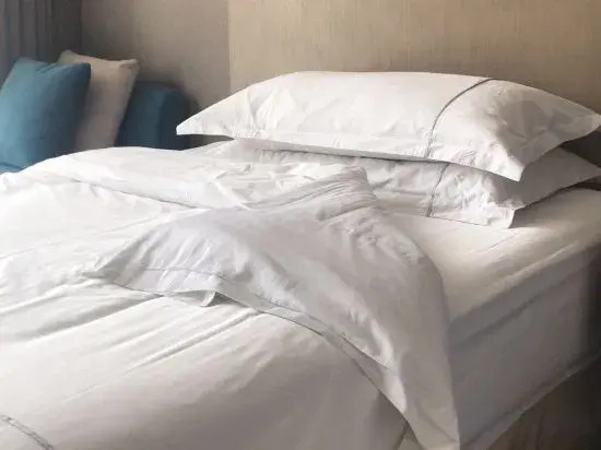 Elong R.YUN Hotel (Zhangshu Fortune Times Plaza)