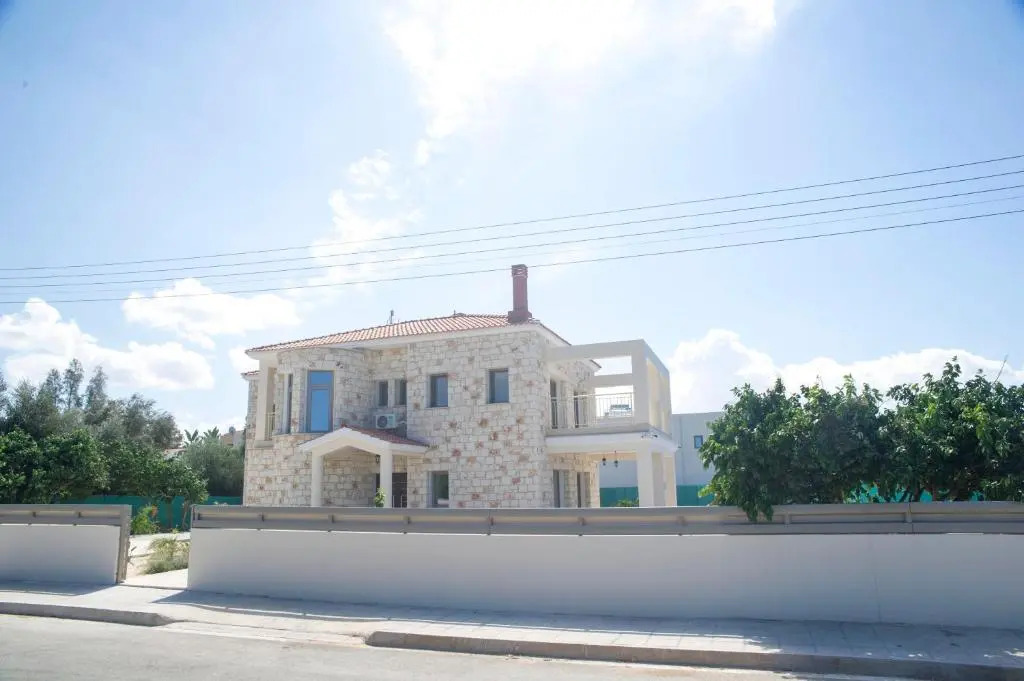Stunning new Beach Front Villa,1st Line to the Beach, Large Pool, Wonderful Area