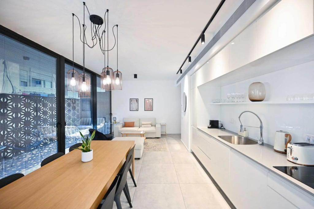 Stylish 1BR in Ben Yehuda 73 by HolyGuest
