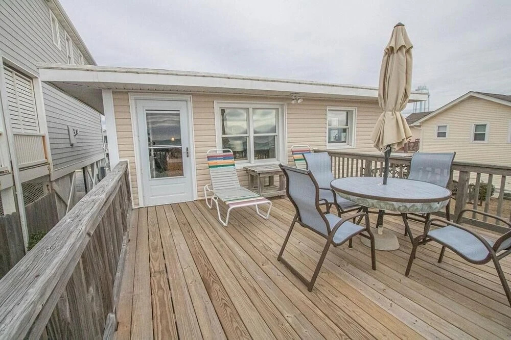 The Captain's Quarters 2 Bedroom Home by RedAwning