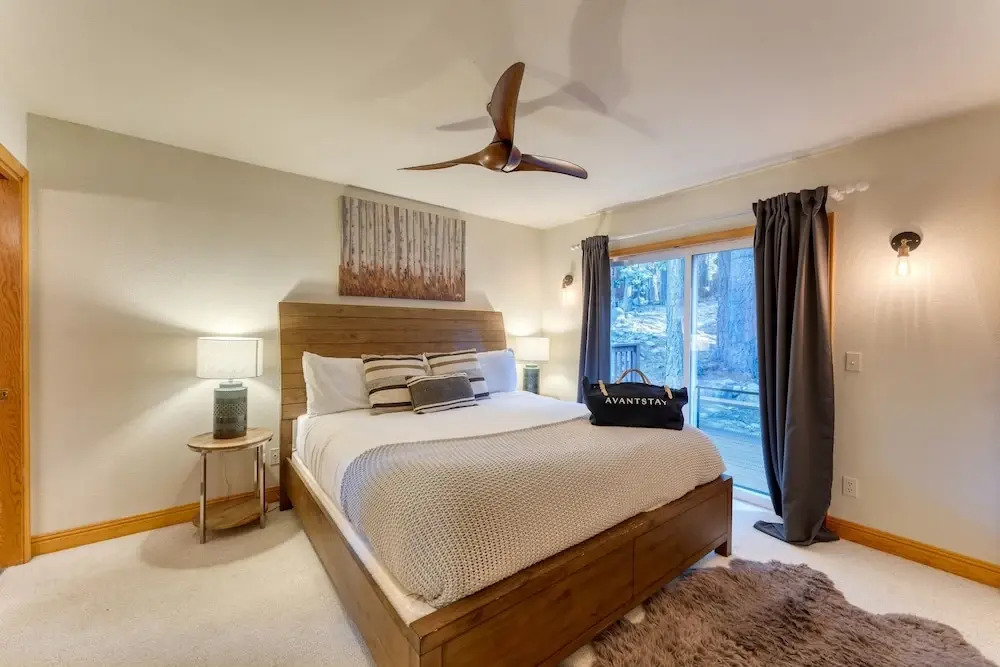 Golden Summit by Avantstay Stunning Secluded Cabin w/ Access to Tahoe Donner