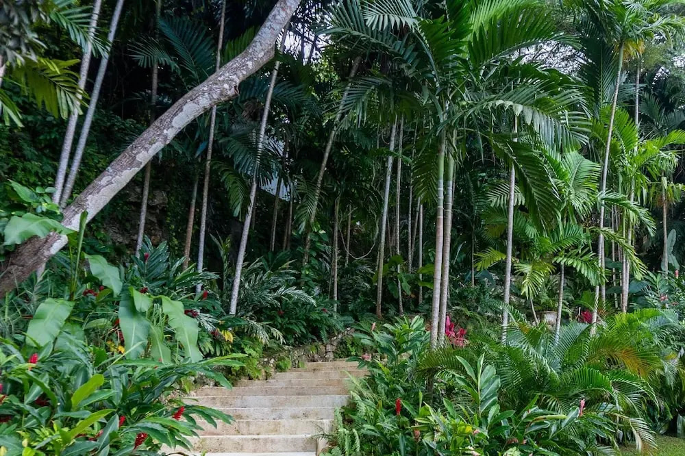 Secluded 3BR Garden Villa Pool Ocean Views
