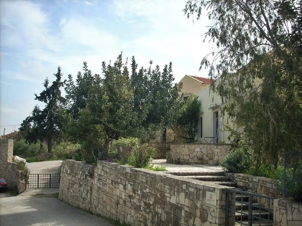 Group Accomodation, Heliopetra Studios And Houses