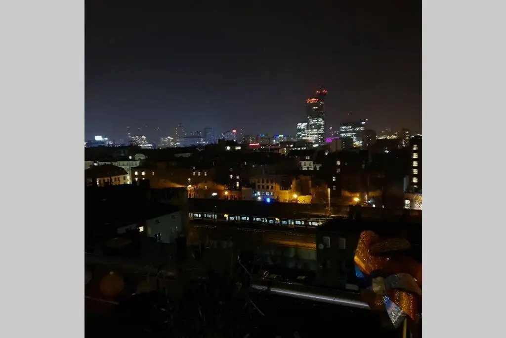 Romantic Studio with Cool City View