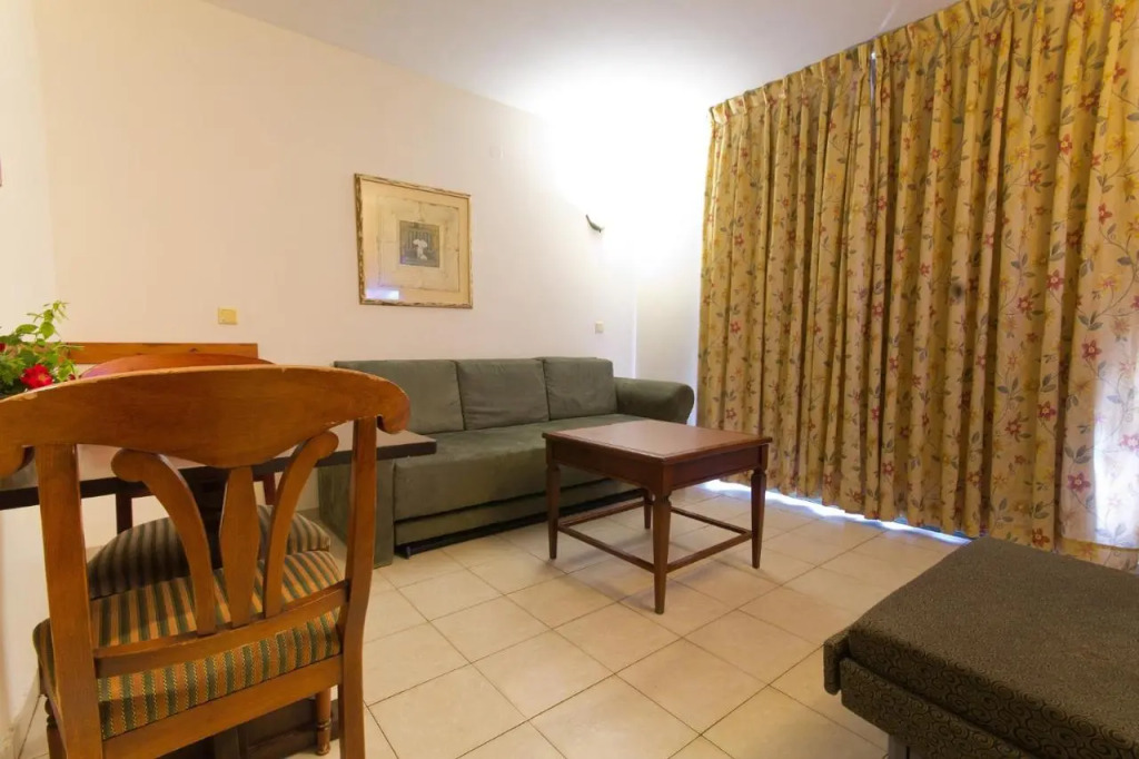 Shoresh Green Hills Family Suites Hotel
