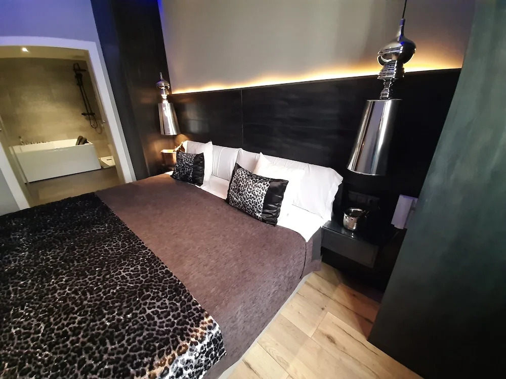 DAOS Suites & Terrace Marbella