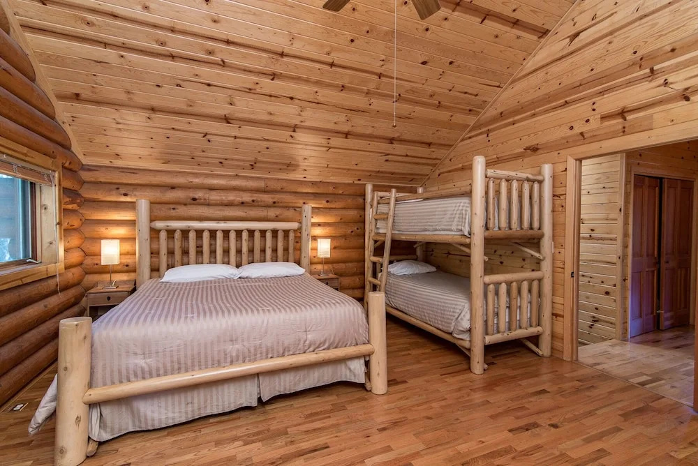 Log  W/ Hot Tub, Billiards & Mt. Tallac Views 4 Bedroom Home