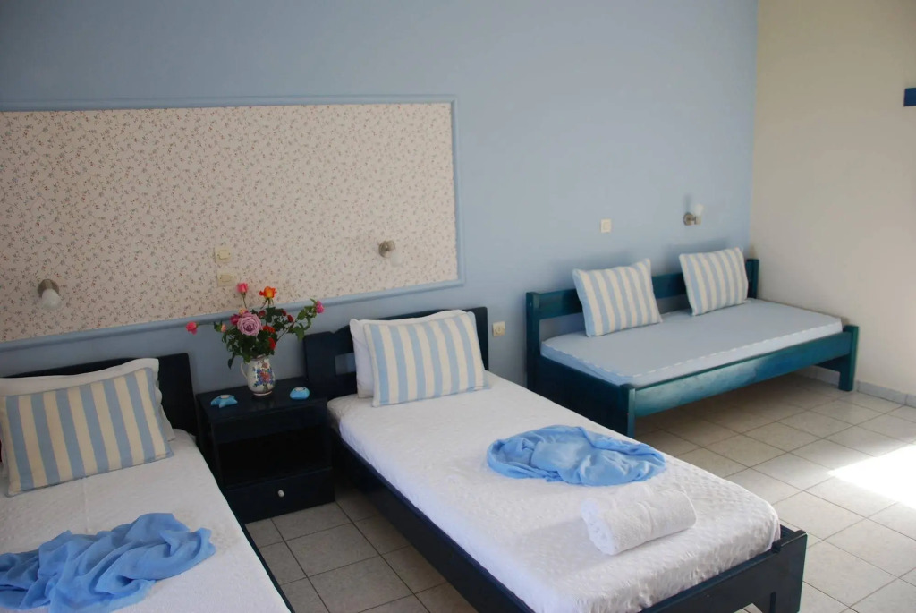 Kavos Psarou Studios & Apartments