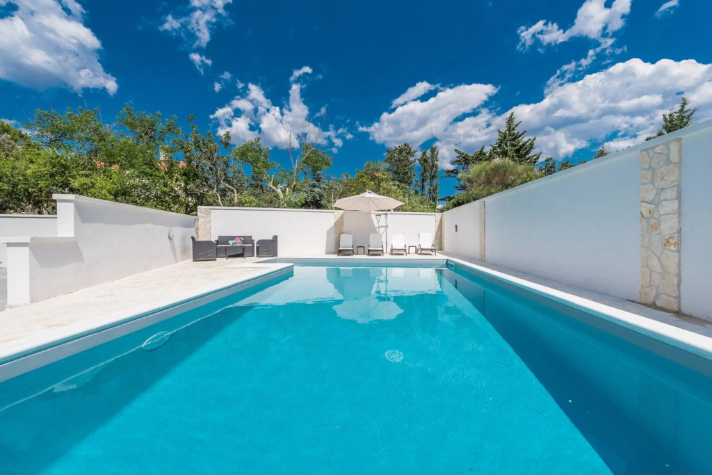 Villa Star 5 luxury apartment with a pool