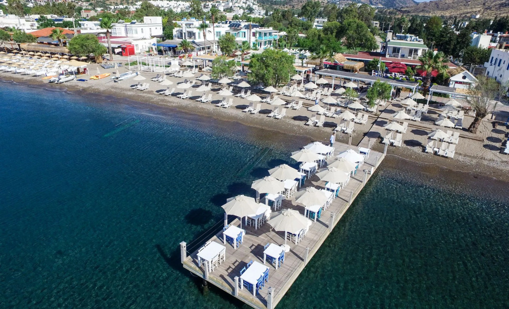 Kefi Beach & Suites