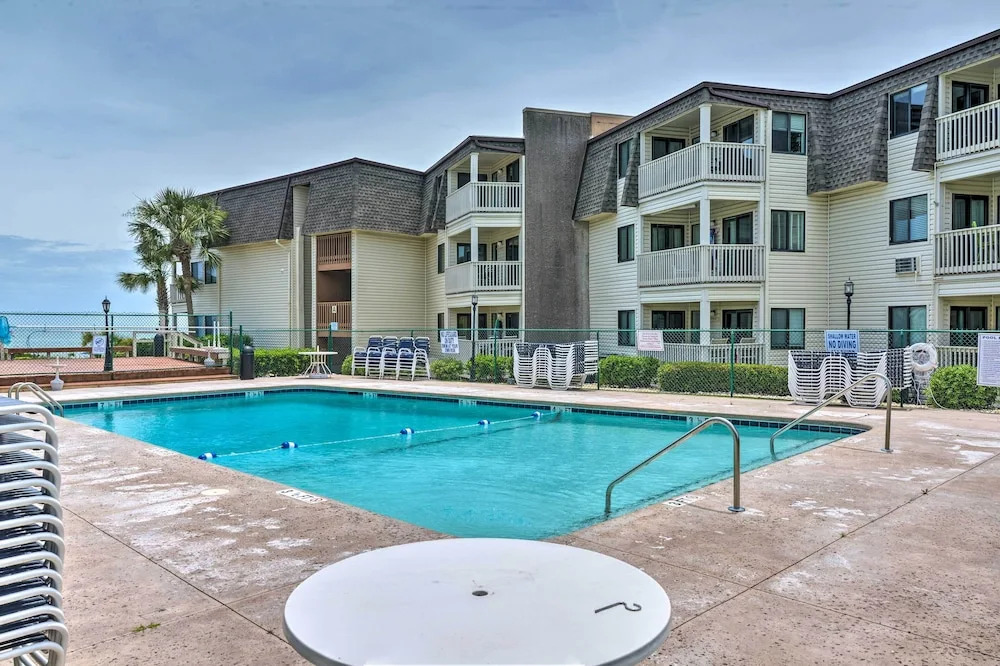 3 Mi to Broadway at the Beach: Oceanfront Getaway!