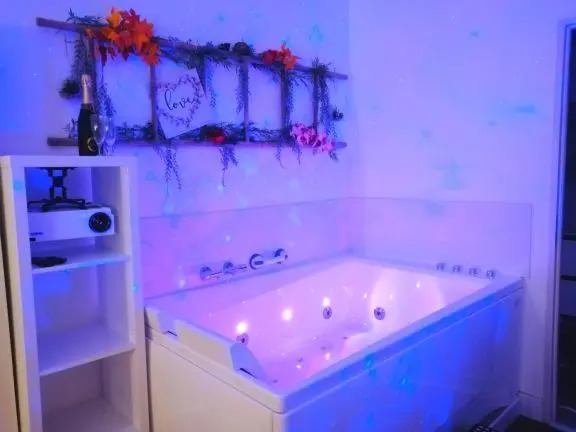 Le 2005 Double BALNEO, Lit QUEEN SIZE, soirée romantique