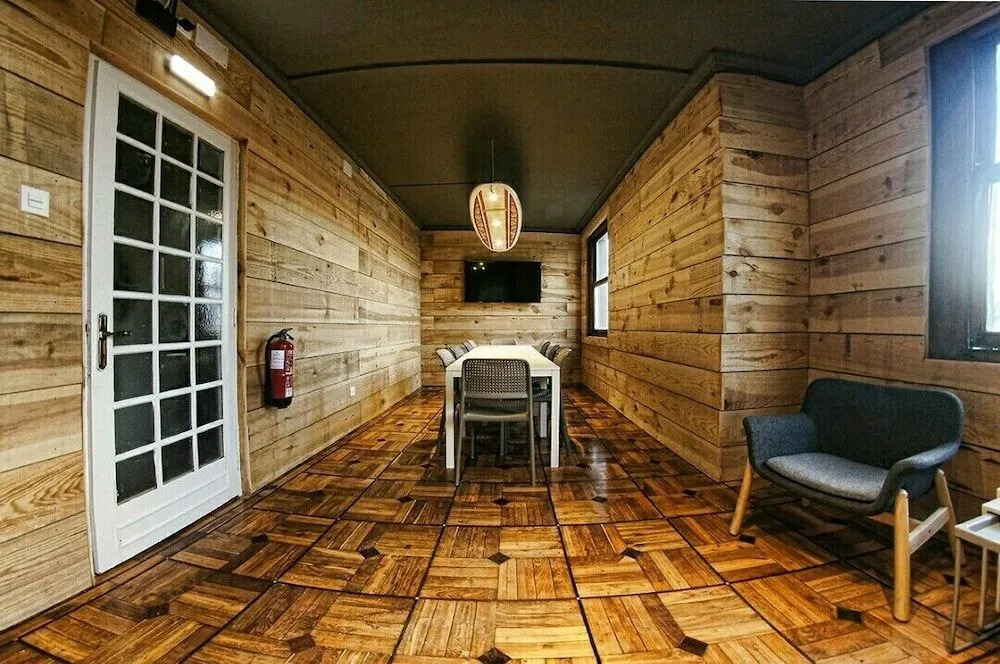 Carving Surf Hostel
