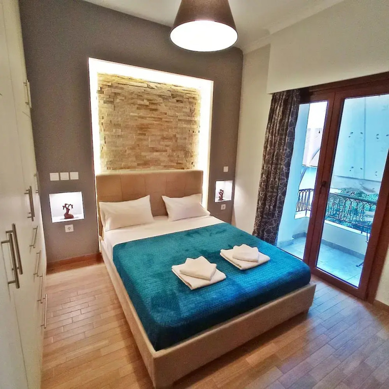 Cozy Apartment for 4 Persons at Thiseio Cozy Apartment for 4 Near Acropolis at Thissio