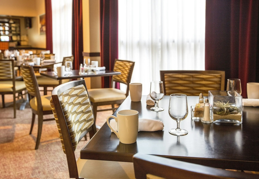 DoubleTree by Hilton Charlotte Airport