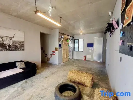 High Dimensions E-Sports Hotel