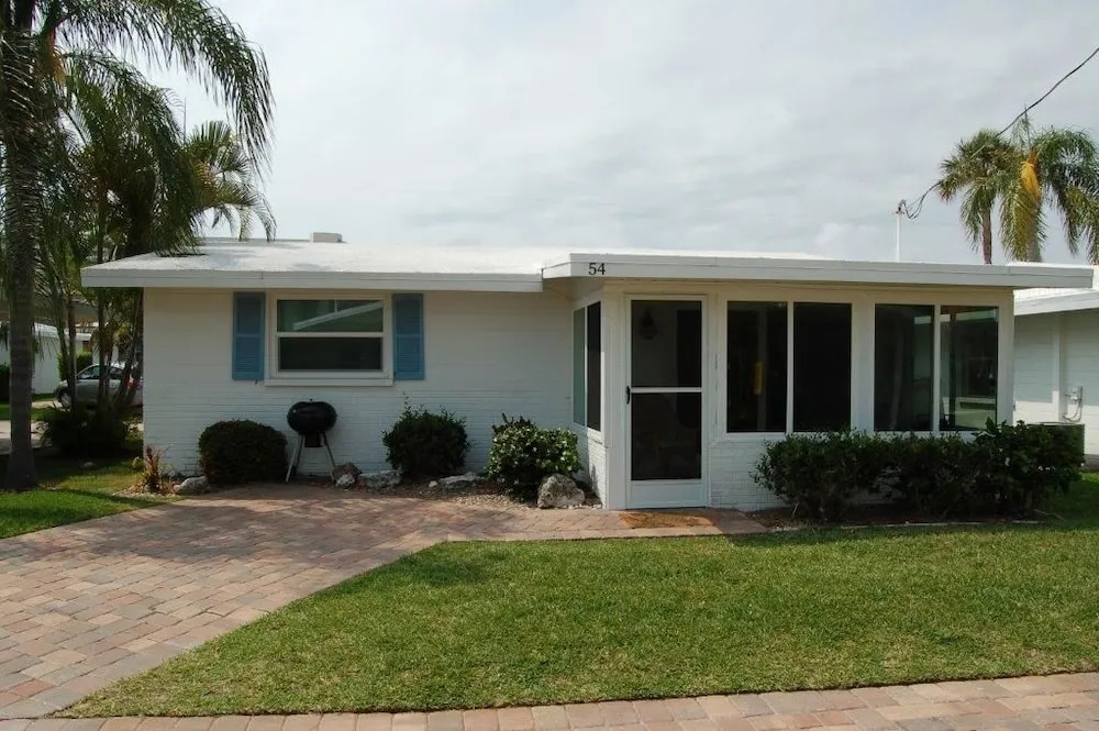 Aloha Kai Unit 54 2 Bedrooms 1 Bathroom Apts