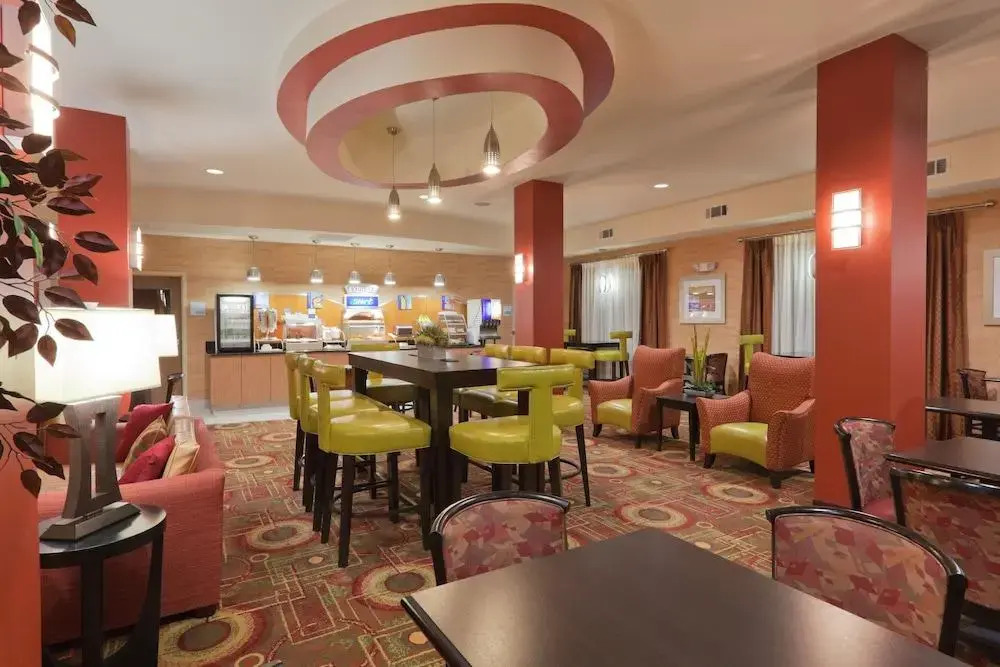Holiday Inn Express Winona North