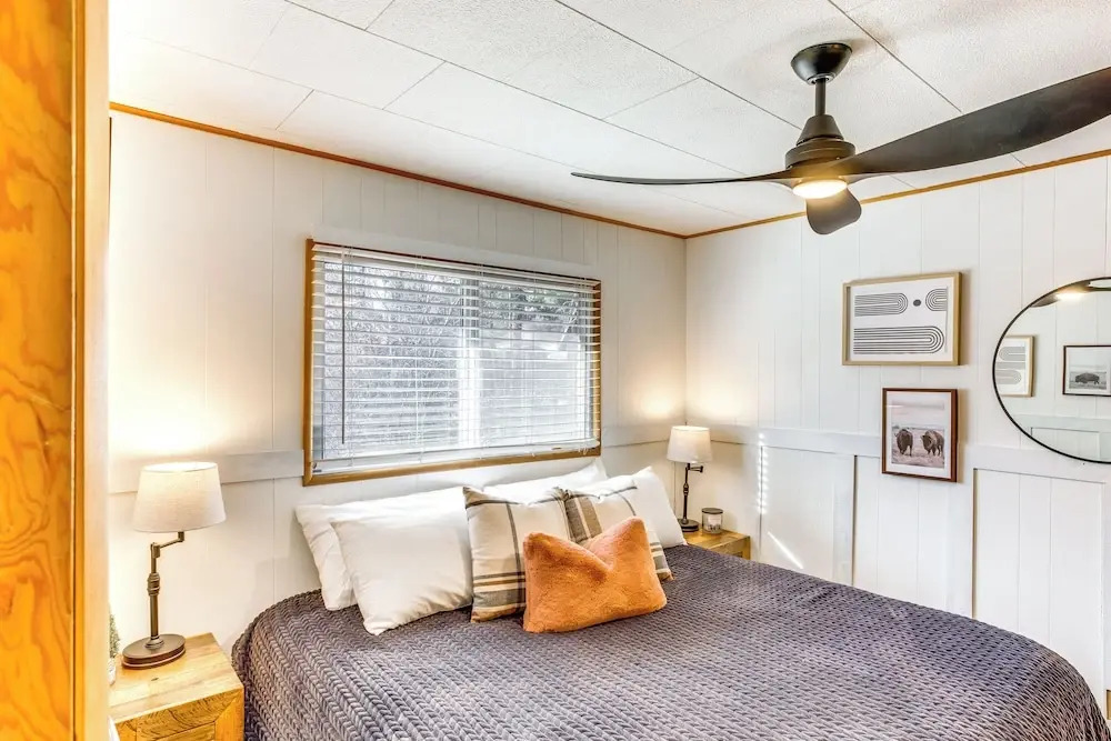 2 Mi to Big Bear Mtn Resort: Cabin w/ Updated Deck