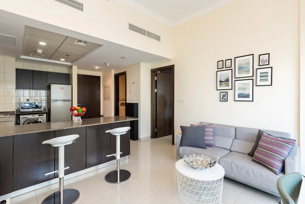 Deluxe Holiday Homes - Bay Central