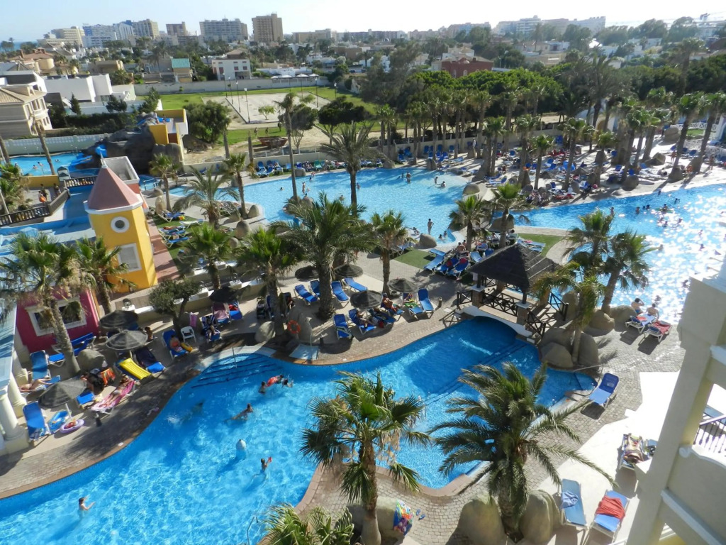 Mediterraneo Bay Hotel & Resort