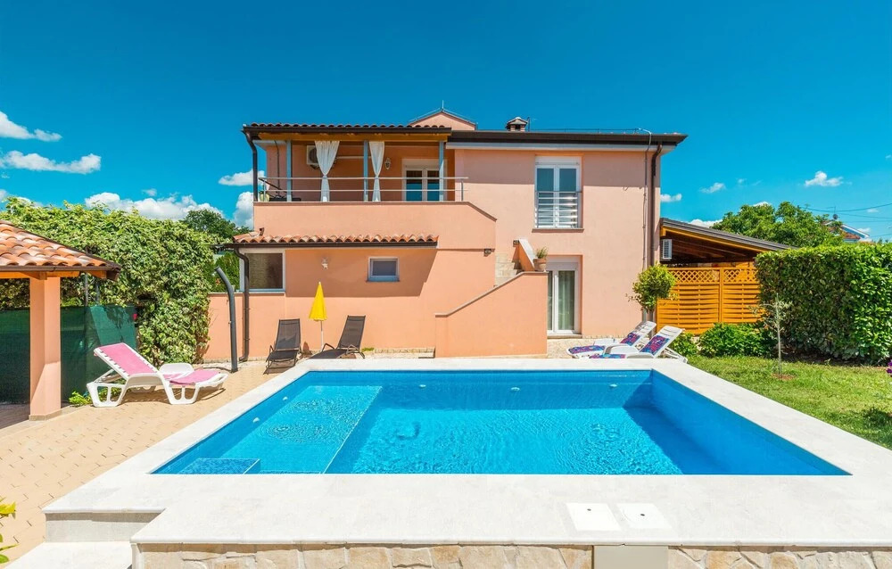 Nice Home in Porec With Wifi and 2 Bedrooms