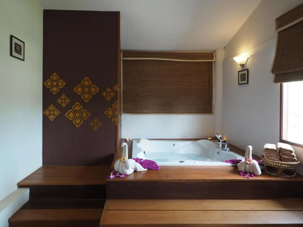 Royal Lanta Resort & Spa