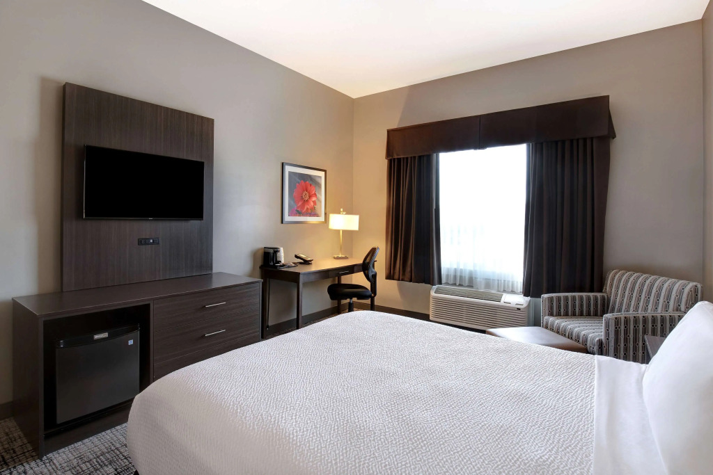 Days Inn & Suites by Wyndham Warman