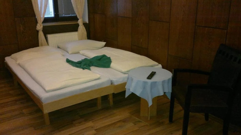 THE Z ACCOMMODATION