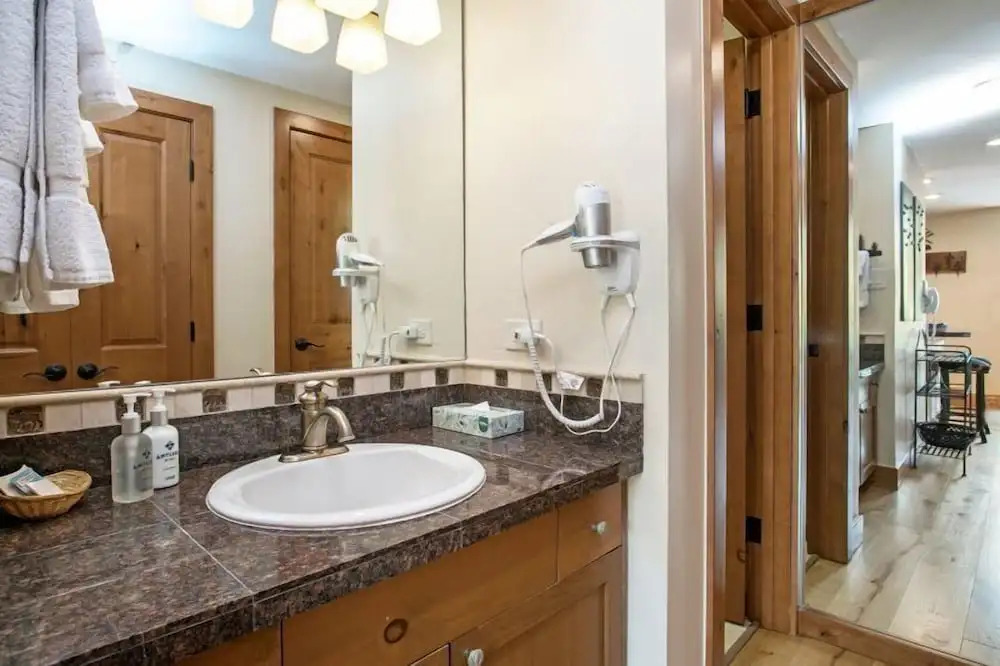 3 Bedroom Antlers Vacation Rental With Incredible Slopeside Views And Just A Short Walk To Gondola And Lionshead Village