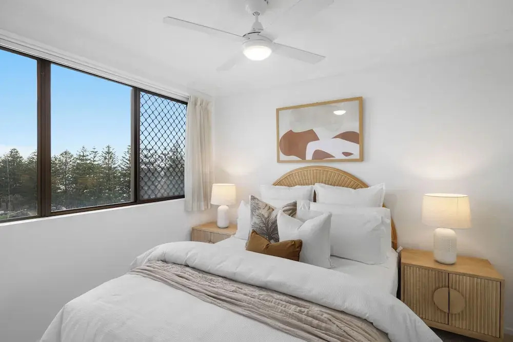 Absolute Burleigh Beachfront - Stylish 2BR Oceanview Stay