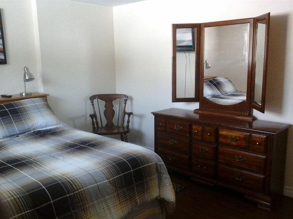 Dolan's Motel