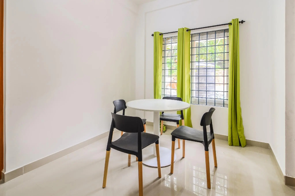 OYO Home 38652 Elegant Stay