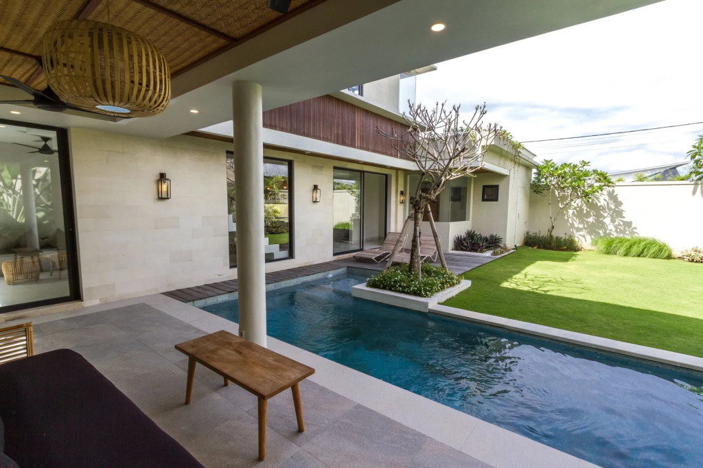 Villa Nestor - New Contemporary 3bd villa next to the Beach