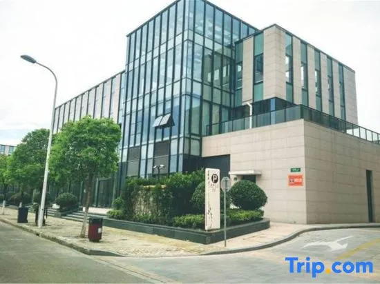 Laojia Apartment