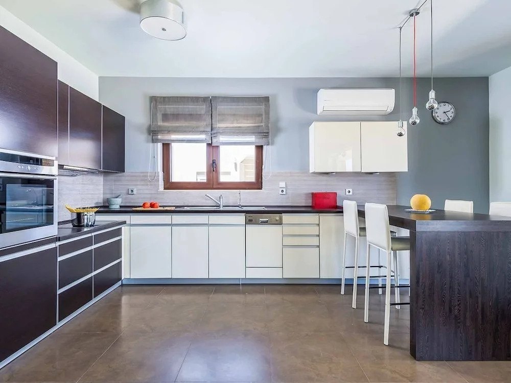 Villa Cerulean - This Villa has a Games Court, Wifi & A/C