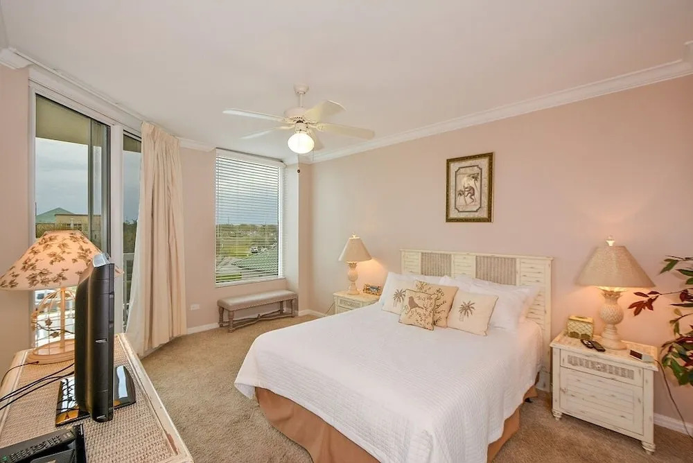 The Crown 3 Bedrooms 3 Bathrooms Condo