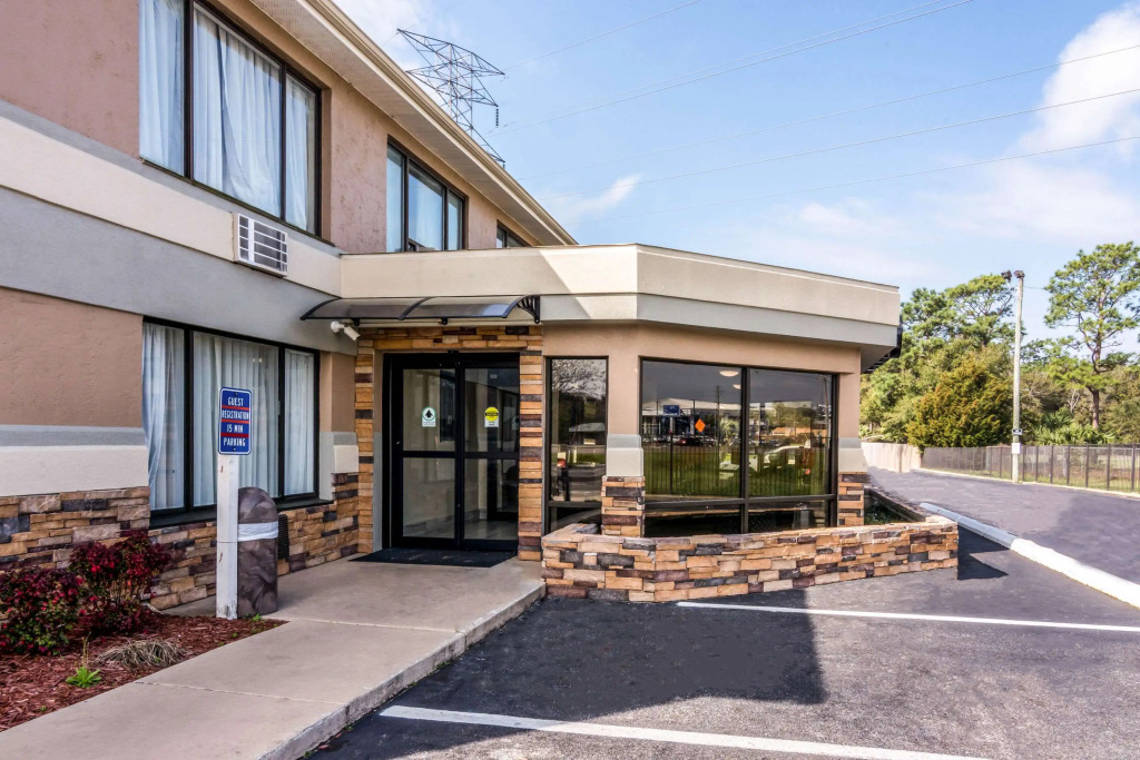 Howard Johnson Inn-Pensacola