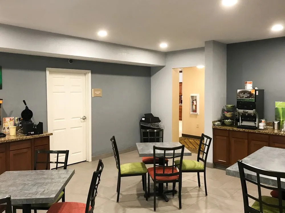 Candlewood Suites Waterloo- Cedar Falls