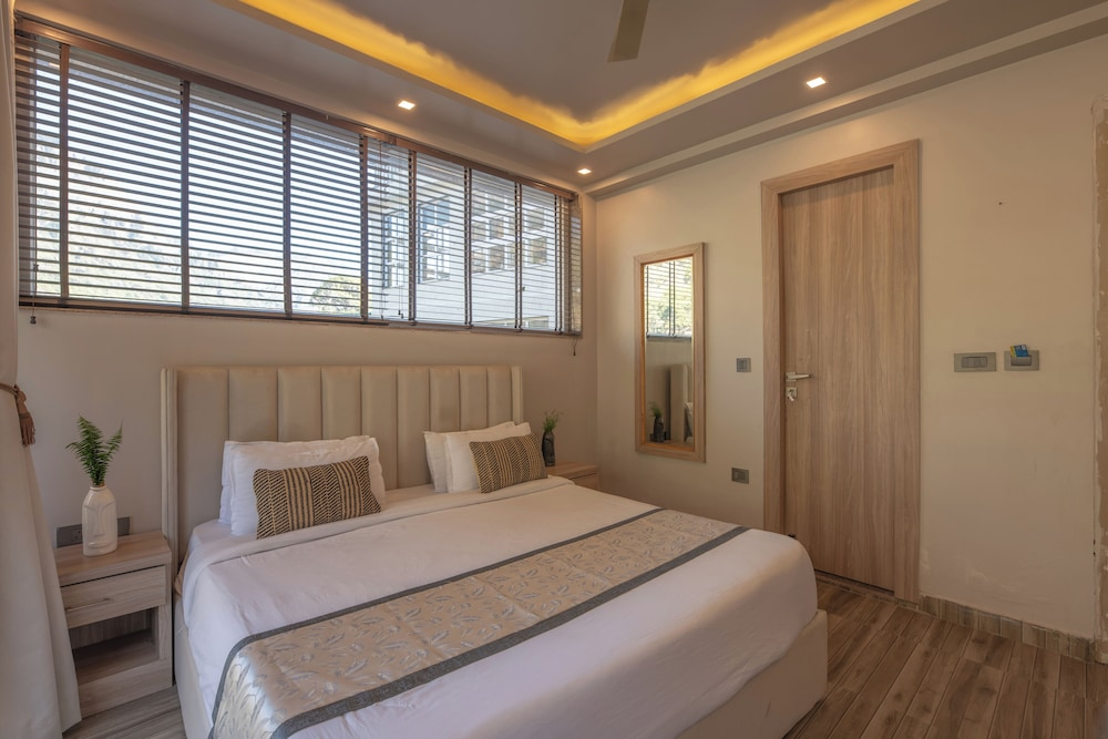Alaya Stays Lakefront Escape 2BHK Suite