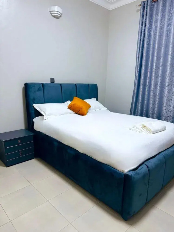 1 Bed-uganda-2people-wifi-closetocity-parking