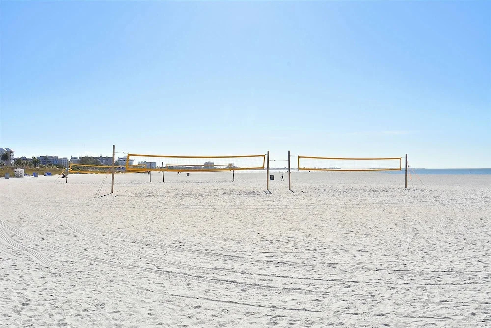 Brightwater Beach - Amazing Updates, Just a Block From the Beach