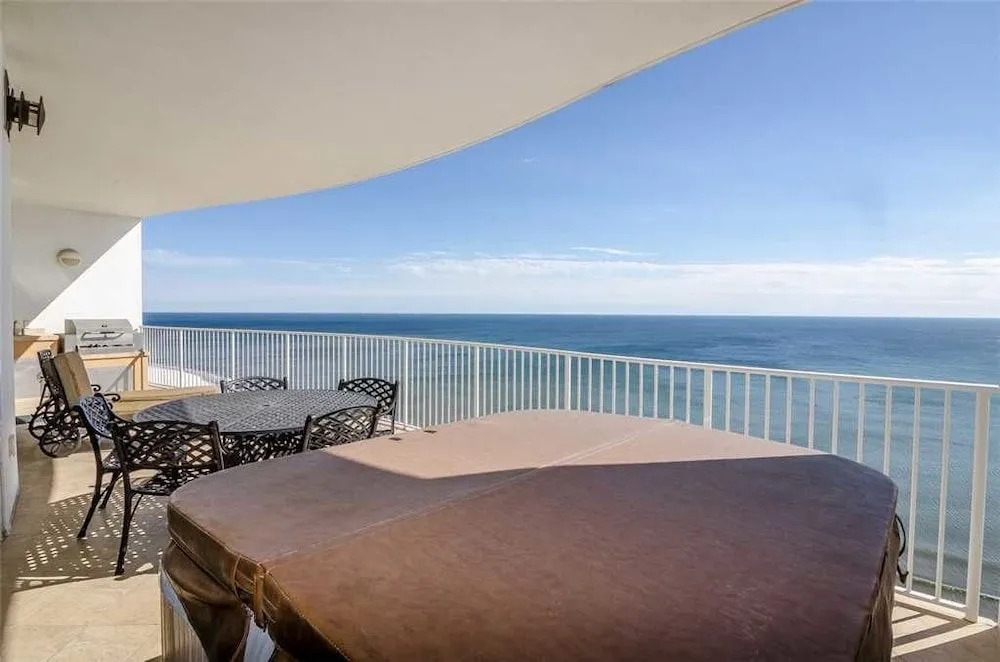Turquoise Place 2405C - 3 Br condo by RedAwning