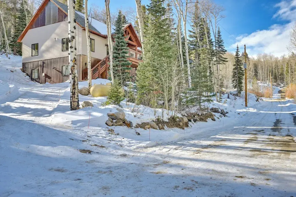 Private Hot Tub & Mountain Views: Duplex in Salida