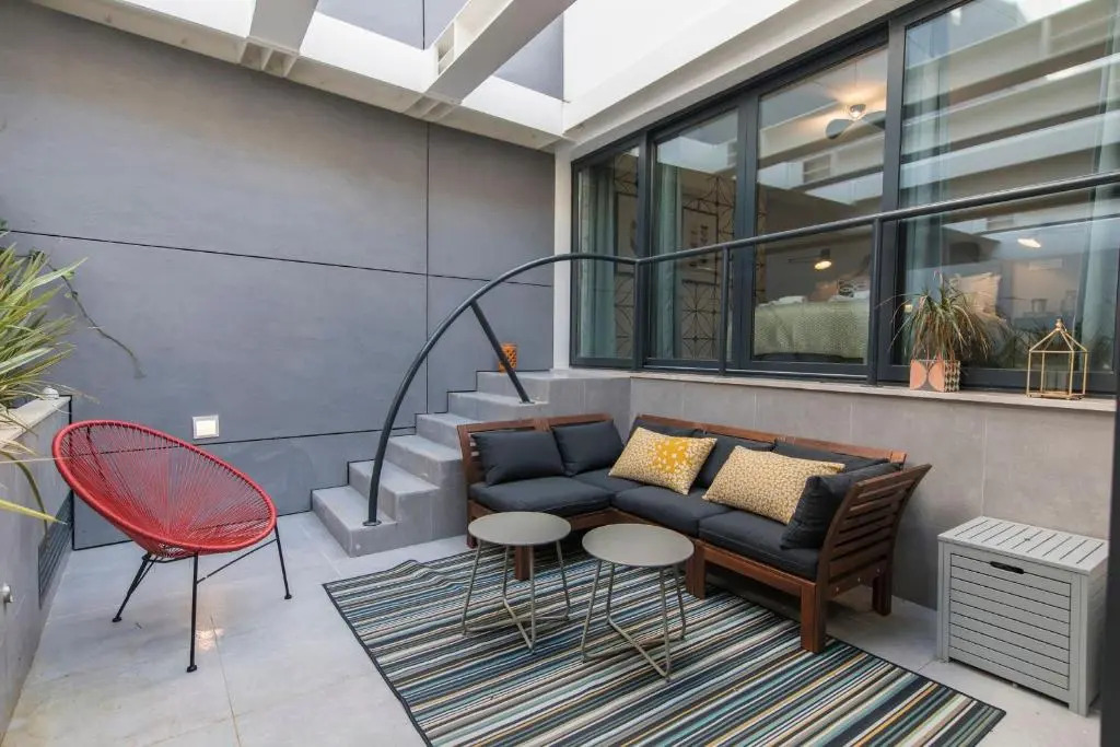 Lovelystay - Modern And Colourful Flat in the Heart of Graça