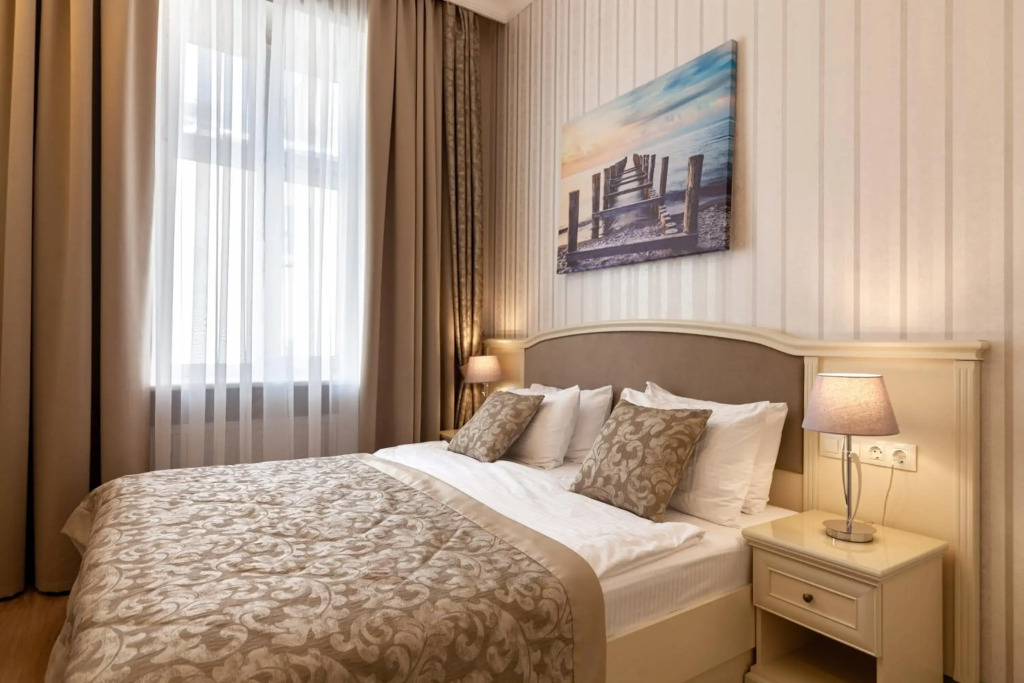 Royal mini-apart hotel on Rynok Square