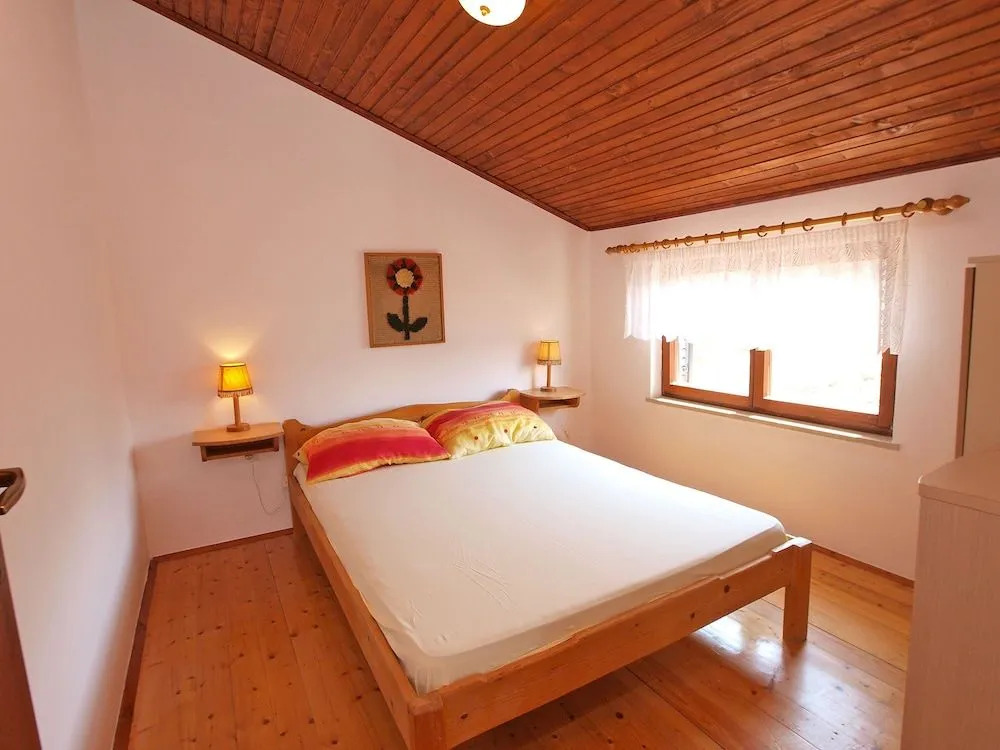 Apartment 895