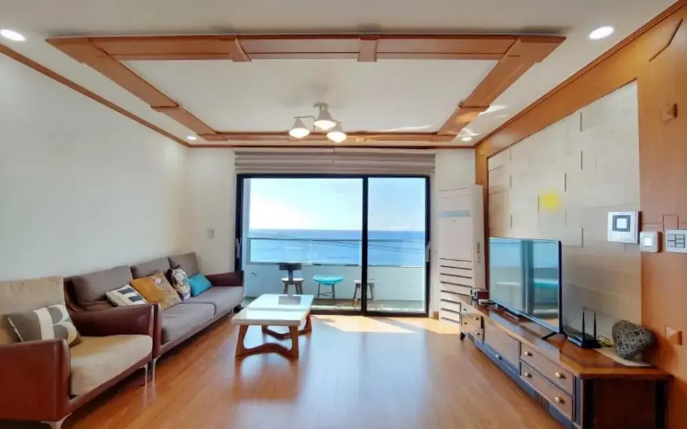 Seogwipo Jijunghae Pool Villa Pension