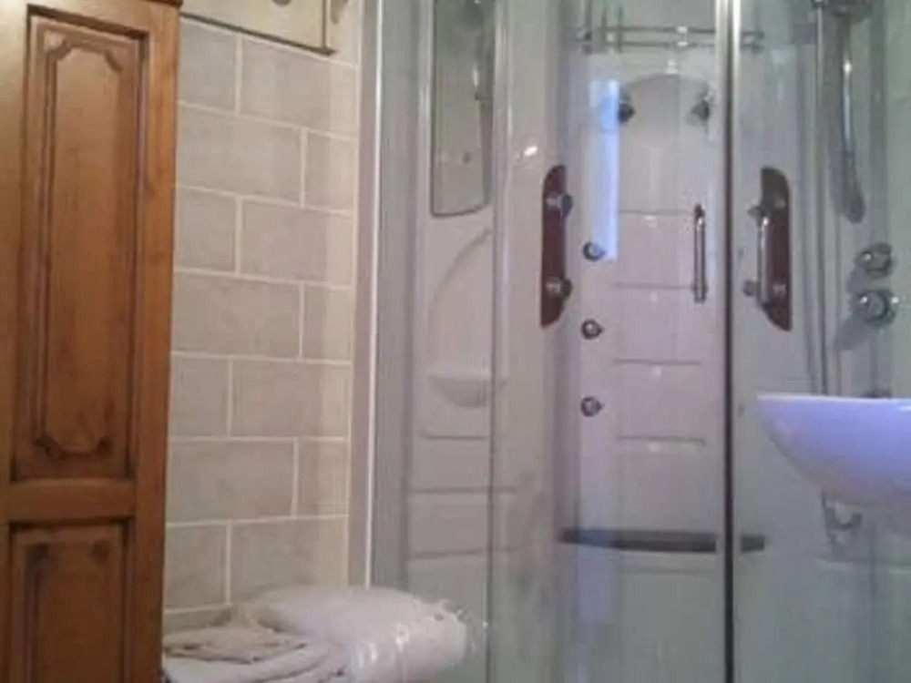 Nice Holiday Home With Swimming Pool and Enclosed Garden