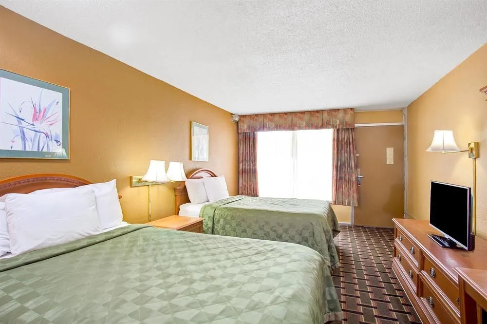 Days Inn Charleston- Airport Coliseum